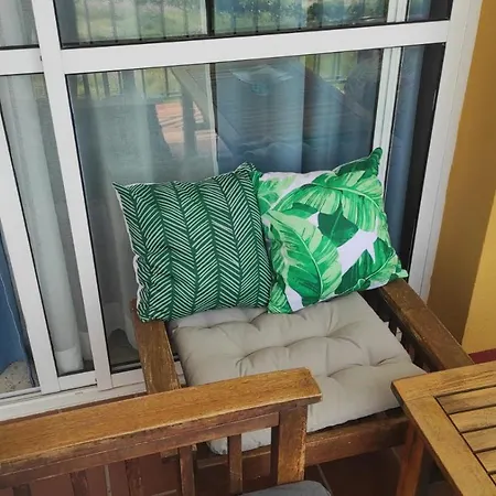 Duplex Adosado En * リンコン・デ・ラ・ビクトリア